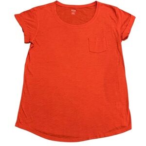 Like New! Women’s Orange T-Shirt. Short Sleeves and Excellent Condition!